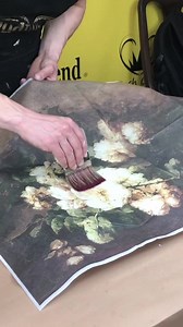 Mihail is using Posh Chalk’s ‘Abundance’ decoupage paper with Posh Chalk Infuser to up-cycle this old dining chair. The vintage effect of this decoupage paper gives a unique, antique feel to this once drab piece of furniture. Products used: Posh Chalk Pigment Infuser Posh Chalk deluxe decoupage paper in Abundance Posh Chalk smooth and blend brush small #got2beposhchalk #woodubendmouldings #flippingfurniture #upcylingfurniture #furnitureflip #diyfurnituremakeover #crafting #diyhomedecor #furnitur