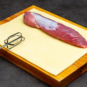 167K views · 651 reactions | Trucul genial care va schimba modul in care gatesti carnea! Ingrediente: aluat foietaj: 700 g muștar: 30 g prosciutto: 100 g ceapă: 100 g ciuperci: 200 g sare: 4 g piper negru: 4 g cașcaval: 150 g mușchiuleț de porc: 1 buc piper negru: 4 g sare: 4 g ouă: 1 buc | Cookrate - Romania | Facebook