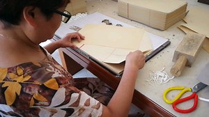 线装书手工制作工艺：齐栏/打孔/穿捻