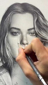 253K views · 3.5K reactions | How to draw a woman’s face ✍️ #drawingtutorial #howtodrawaface #howtodraw #easydrawing #drawing #desenho #dibujo #disegno #dessin #tutorialdedesenho #margotrobbie #retratorealista #portraitdrawing #portraitrealism | Keith Nunes | Facebook