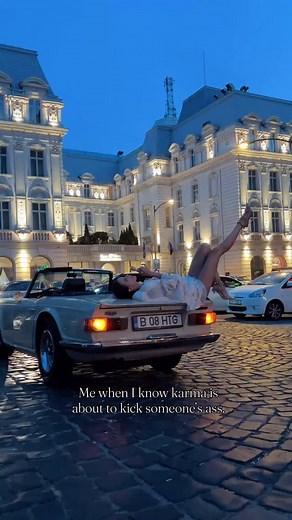 #sundaymood Cum să mă satur de înghețată și #triumphtr6 ? Imposibil! 💋🤍 #vintagecar | Profa de modeling