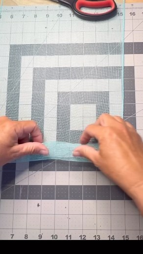 Easy Coastal Nautical Wreath DIY 🌊⛵️#coastaldecor #nauticaldecor #diywreath #wreathdiy #coastalwreath #summerdecor #homedecor #diyproject #holliehobbies | Hollie Hobbies