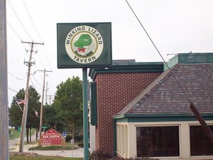 Winking Lizard Reopens in Copley