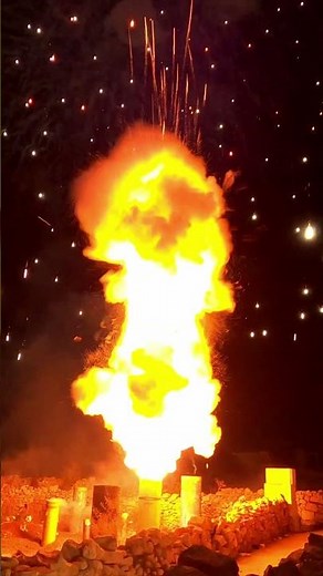 Rare 24" Firework Masterpiece covers entire city with gold