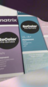 Matrix SoColor to profesjonalna farba do włosów ceniona za swoją jakość, intensywność koloru oraz łatwość aplikacji. Marka Matrix stworzyła SoColor, aby zapewnić fryzjerom i stylistom narzędzie, które umożliwia uzyskanie wyjątkowych, wielowymiarowych odcieni przy jednoczesnej dbałości o kondycję włosów.#farbadowlosow #matrix #koloryzacja #profesjonalnefarby #matrixsocolor #kosmetykifryzjerskie | Trena