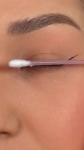 102K views · 2.4K reactions | Easy eyeliner apply trick for beginners girls step by step using earbirds #eyeliner | Ayesha makeovers | Facebook