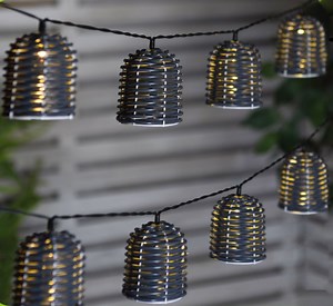 [Hot Item] Solar-Powered LED String Lights for Beautiful Outdoor Decor