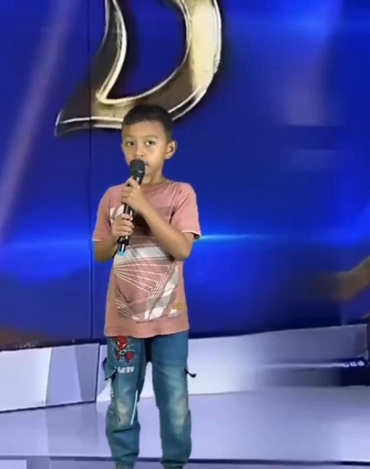 Lagu ini sangat sedih😭, sehingga dewan juri pun menangis #vod | Wan Gimbal