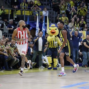 Bonzie Colson! 💪 #YellowLegacy #EuroLeague | Fenerbahçe Beko