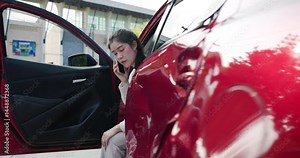 Insurance agent explaining car damage or breakdown to women customer. Car Insurance claims process. Damaged red car with visible scratches and dents. Видео Stock