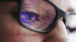 Femme, lunettes et web code réflexion : vidéo de stock (100 % libre de droit) 3709507173 | Shutterstock