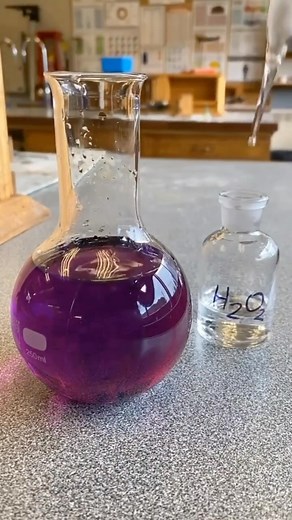 10K views | KMnO4 and H2O2... ‍‍ Kaynak / Credit:...