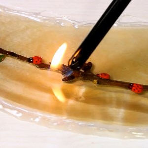 DIY floating coffee table from wood & epoxy resin | MetDaan Tips