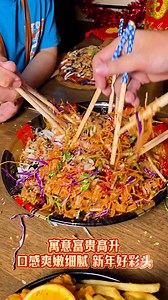 🧨🧧 新年𝙊𝙣𝙜 𝙊𝙣𝙜的氛围❗还有舞狮❗ 🧧🧨 #芙蓉家庭式露天西餐吧 #新年期间照常营业 今年新年，𝗧𝗵𝗲 𝗕𝗮𝗿𝗰𝗼𝗱𝗲 直接把“好意头”端上桌 🍽️✨ 一道比一道旺，一口比一口发，开年就要赢在起跑点❗ 【 #年初三 7PM 还有醒狮表演 🦁🧨】 🥢 【新年限定菜色 · 鸿运全开】 🥢 1️⃣ 鲍片捞生 🧧「风生水起 · 鸿运当头」 寓意：金银满捞，步步高升 捞得越高，新一年运势越飙 📈 🍕 2️⃣ 肉干肉丝披萨 🧧「金丝满堂 · 财运披萨」 寓意：金丝绕屋，钱财进门 中西合璧，越吃越旺，越旺越想吃 😋 🍔 3️⃣ 發财汉堡包 🧧「恭喜發财 · 黄金满包」 寓意：一口咬下去，财气全包 今年的“发”，从这一口开始 💰 🍤 4️⃣ 老虎虾芝士焗饭 🧧「虎跃金焗 · 富贵满盘」 寓意：虎虎生威，富贵热腾腾上桌 芝士拉丝，财运不间断 🧀✨ 🍗 5️⃣ 黄金咸蛋酱鸡扒 🧧「金沙满福 · 大吉鸡扒」 寓意：黄金金沙，福气满满，大吉大利 外脆内嫩，新年就是要“吉” 😍 🎉 不管是团圆聚餐、朋友聚会、还是新年第一顿犒