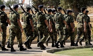 Με 5 μέρες άδεια «πληρώνουν» όσους είναι στο στρατό ώστε να κάνουν το εμβόλιο