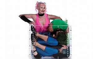 Three contortionists in a box - duration