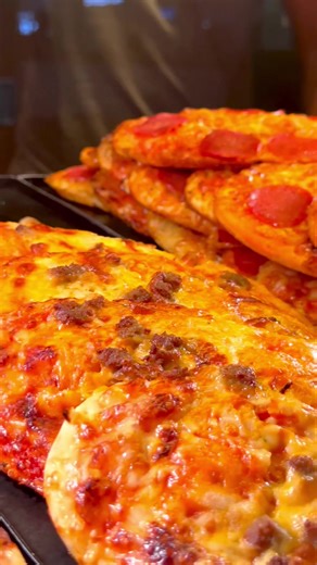 Are you hungry yet?😋🍱🥙🍕 We've got a huge range of grab-and-go options to satisfy your cravings at lunch time! #BrentCross #LunchIdeas #LunchTime #Pret #YouMeSushi #Pizza #Chick | Brent Cross Shopping Centre
