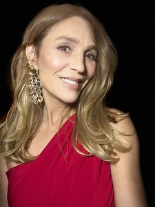 The gorgeous @tottie_goldsmith looking so beautiful rocking our Im Nude Honey Eyeshadow Palette & Our Paros Pink Mineral Marble Blush 😍💗 Where are the Tottie fans at 🙋🏽‍♀️😊 www.mirenesse.com | Mirenesse Cosmetics