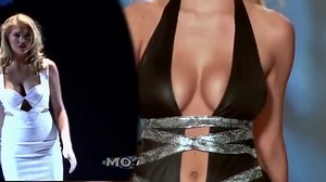 KATE UPTON BOUNCING BOOBS on the CATWALK