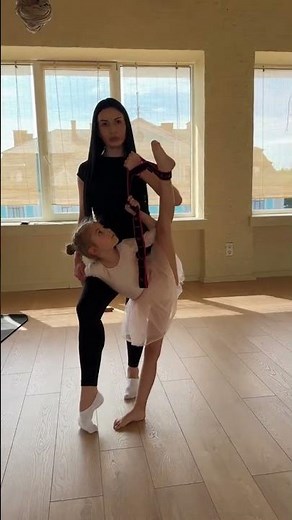 Mastering Flexibility: Gymnastics Girl's Stretch Routine with Trainer Support 💪🧘‍♀️ #gymnastics-girl