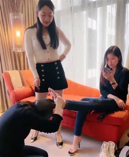 Shanghai Goddess Zhao Liying brings 4th tier Celebrity Friend to Dominate female slave - Chinese Femdom