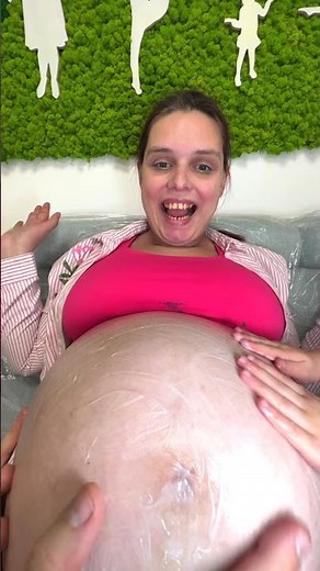 ⏰ 24 HOURS 🤰 MOTHER in PLASTER on PREGNANT BELLY at 9 months 🖌️ 🤰 Belly casting kit pregnant #shorts