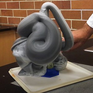 This science teacher created a rapidly expanding foam toothpaste with just a few chemical elements 🧪 | Yahoo Australia