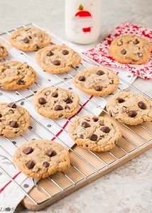 Chewy Chocolate Chip Cookies (video)