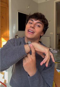 Reloj Casio AQ-240: Elegancia y Versatilidad