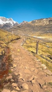 Hiking the Ausangate trek. #killaexpeditions . . . #peru #cusco #ausangate #exploreperu #discoverperu #peruadventure #visitsouthamerica #experienceperu #travelsquad #discoverperu #traveltogether #traveltoperu #travelsquad #travelwithme #familytrip #friendsadventure #travelsouthamerica #perudestinations #peruenunatoma #igersperu #peruvian #andesmountains #southamerica #discoversouthamerica | Killa Expeditions