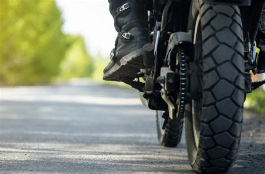 Un șofer băut s-a pornit prin sat cu motocicleta: Acum riscă dosar penal