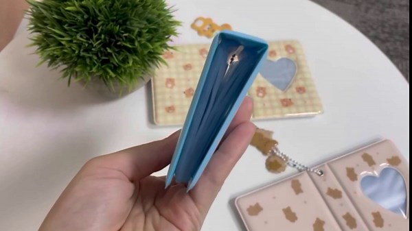 2 Pack 3 Inch Photocard Holder Heart Hollow Photo Card Holders Mini Kpop Album Photo Albums Book with Pendant, Small Photo Card Binder Love Kpop Albums 40 Pockets (Light Brown)