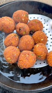 1.1M views · 7K reactions | ब्रेड बोंडा रेसिपी | सबसे आसान सबसे कुरकुरा है ये ब्रेड बोंडा | ब्रेड पकोड़ा रेसिपी | Hang on challenge | Facebook