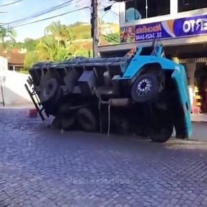 216K views · 748 reactions | Amazing Dangerous Idiots Truck Fails Driving Skills | Giant Machine | Facebook