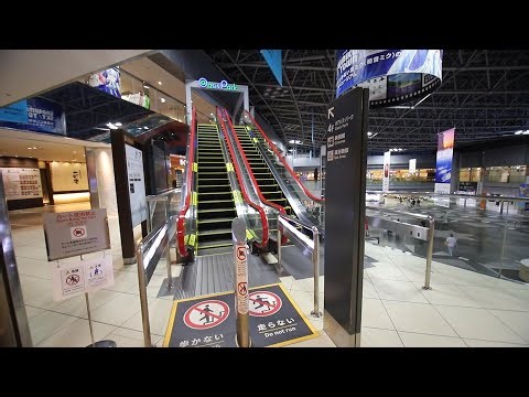 【日立製】新千歳空港 昇りエスカレーター