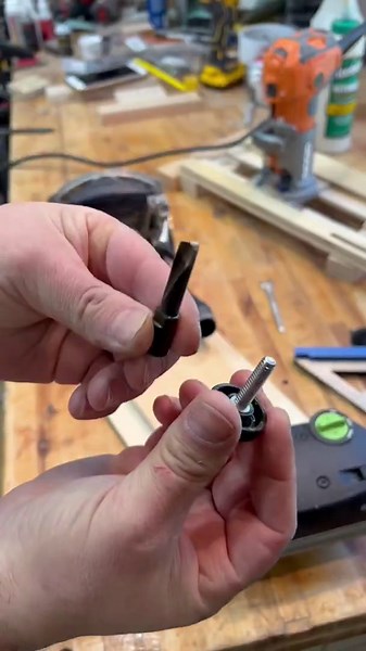 Making a table top trim router sled for board flattening #woodworking #router