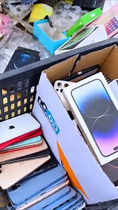 1.2M views · 19K reactions | Lo que esta chica encontró en el basurero te sorprenderá ¡decenas de smartphones destruidos! #LuckyFind #WowMoment #TechDiscovery #PhoneRestoration #ViralVideo #TrashTreasure | GSM Restore | Facebook