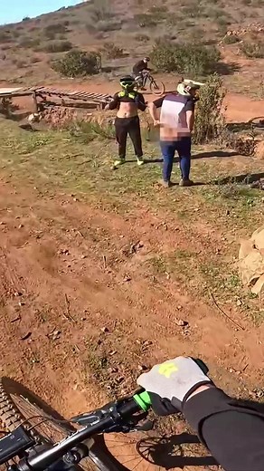 Un día normal (caídas, risas, arrimones y más) 😂🙌🏻 #eclipsefeedz #mountainbike #bicicleta #humor #chistoso