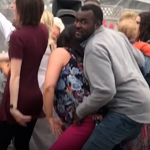 It's a parent's job to embarrass their kids as much as humanly possible 😂🙌 | LADbible