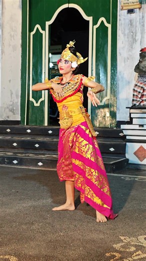 Margapati Dance comes from the word (marga = animal, starch = king) is a dance depicting the movements of a forest king (lion) who is wandering in the middle of the forest to hunt down his prey. This dance includes the Son of the Hard Dance. The Margapati dance was created by I Nyoman Kaler in 1942. This dance is a single dance performed by one female dancer. Margapati Dance in the profane dance has a function as entertainment in the community and usually staged in filling the event in a religio