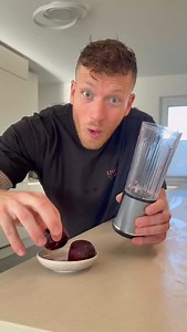 396K views · 1.1K reactions | Ob ich es schaffe dass meine Kinder Waffeln mit Geheimzutat essen?樂 Zutaten für 5 Waffeln: -2x Rote Beete -1 Banane -150g Mehl -150g Joghurt -30g Protein Pulver Vanille -Vanille Zucker -1 Ei -1 TL Backpulver Zubereitung: Backen wie eine normale Waffel Nährwerte: (pro Waffel) 207 Kcal 11g Protein 33,6g Kh 3g Fett #frühstück #gesunderezepte #waffeln #kinder | Schmale Schulter Fitness | Facebook