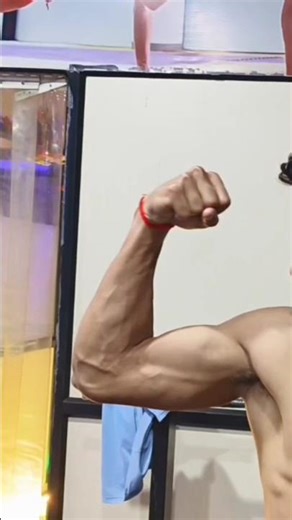 flexing #veins Biceps #go #shortfeed