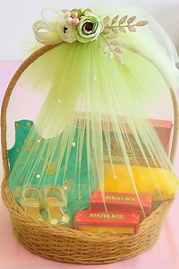 Large Round Wicker Gift Basket: Boho Trousseau Hamper - Etsy Canada