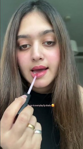 Huda Beauty Bombshell 💄 FAV lipstick of all time! #makeup #lipstick #hudabeauty