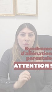 Le syndrome d'aliénation parentale, qu'est-ce que c'est ? C'est une notion théorisée par Richard Gardner, pyschiatre américain, dans les années 90. Selon lui, les mères qui dénoncent des abus sex*els commis sur les enfants par leur père sont fausses et motivées par le souhait de les empêcher d’avoir des droits sur les enfants. Cette notion est très controversée car : ❌ Elle n'a eu aucune validation scientifique 😵‍💫 Richard Gardner défend la péd*philie dans ses écrits De plus : ✅ L'Organisation