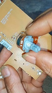 He shares how to install a potentiometer #simple #trick #install #potentiometer #vr #trimpot #soldering #soldadura #Löten #saldatura #reelfb #technology | Andi Distorsing
