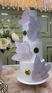 Bonsoir ♥️ ￼ élégant , pièce , montée très original par | Sisters Pastry