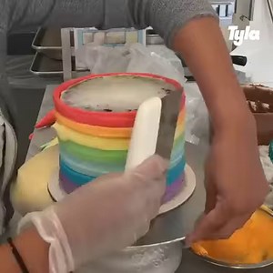 The level of work in this cake is just amazing! 🌈🌹 | Tyla