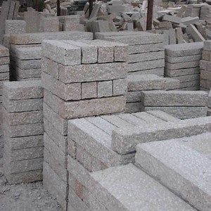 [Hot Item] Natural Rusty Rust Yellow Granite G682 Kerb Stone for Outdoor Paving