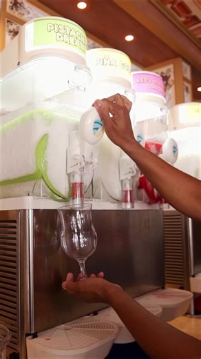 I need a minute to boast the fun flavours of the frozen cocktail slushies at Rococó Bar on board Venezia! Limoncello Kiss or Bellini Sparkle anyone? #ChooseFUN #CarnivalCruise | Carnival Cruise Line UK